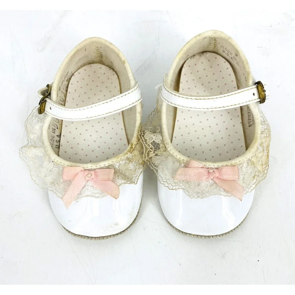 Vintage 1980's Made In USA White Lace Baby Shoes Size 2 Mary Jane With Bows